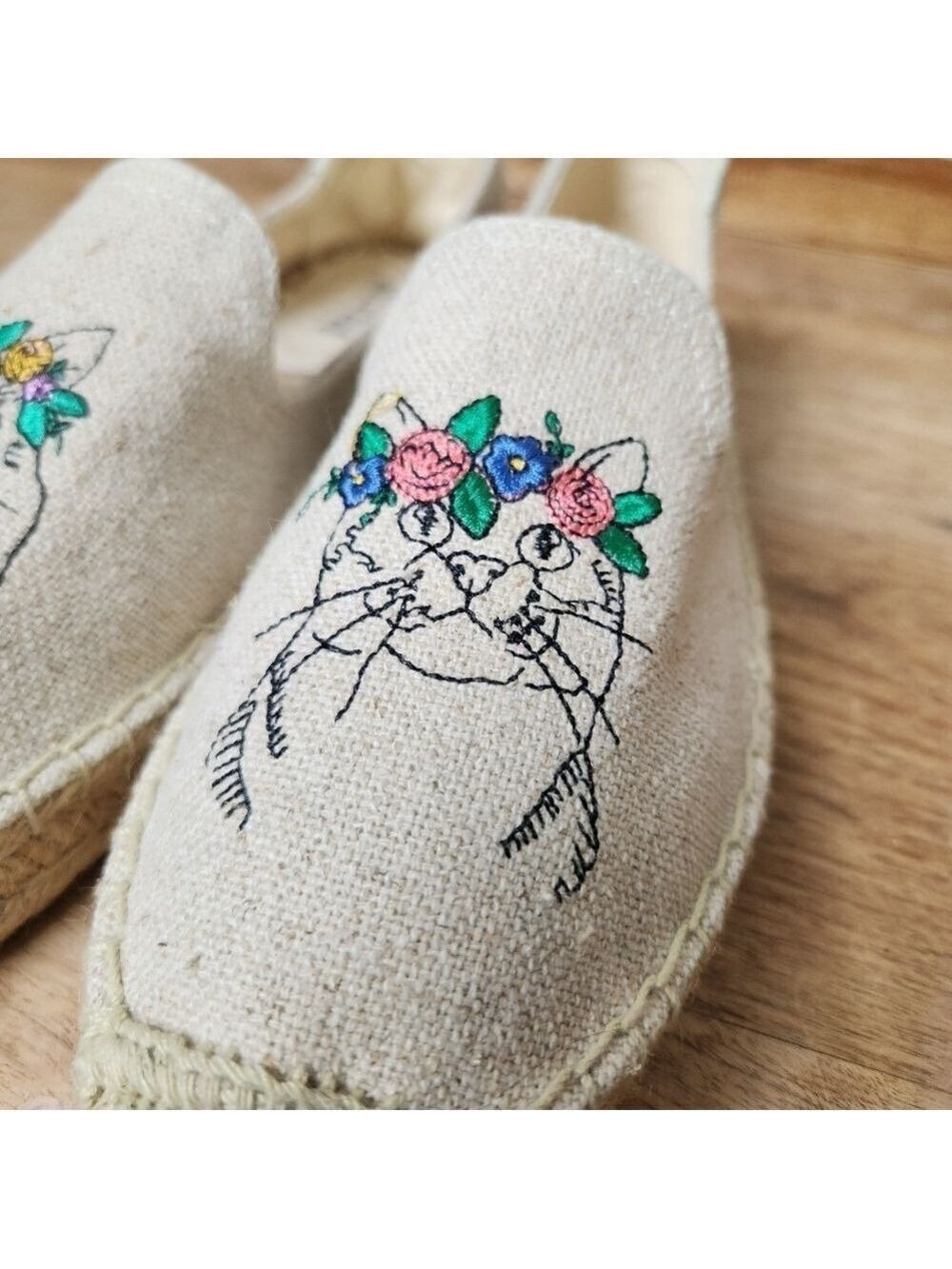 SOLUDOS Spirit Animal Smoking Slipper- Cat Embroidery Sand Size 7 - Picture 7 of 13